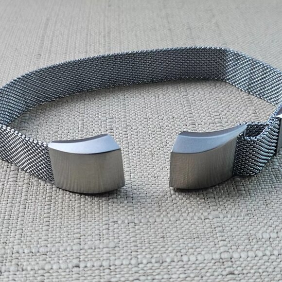 Replacement Band for Fitfit ALTA HR Silver Tone Mesh Metal Strap Size adjustable - Picture 6 of 8